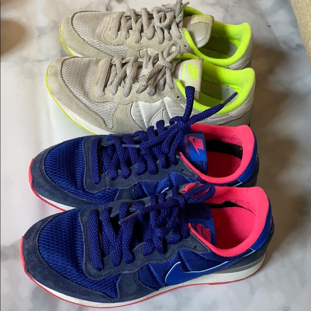 Nike internationalist women 2 pairs